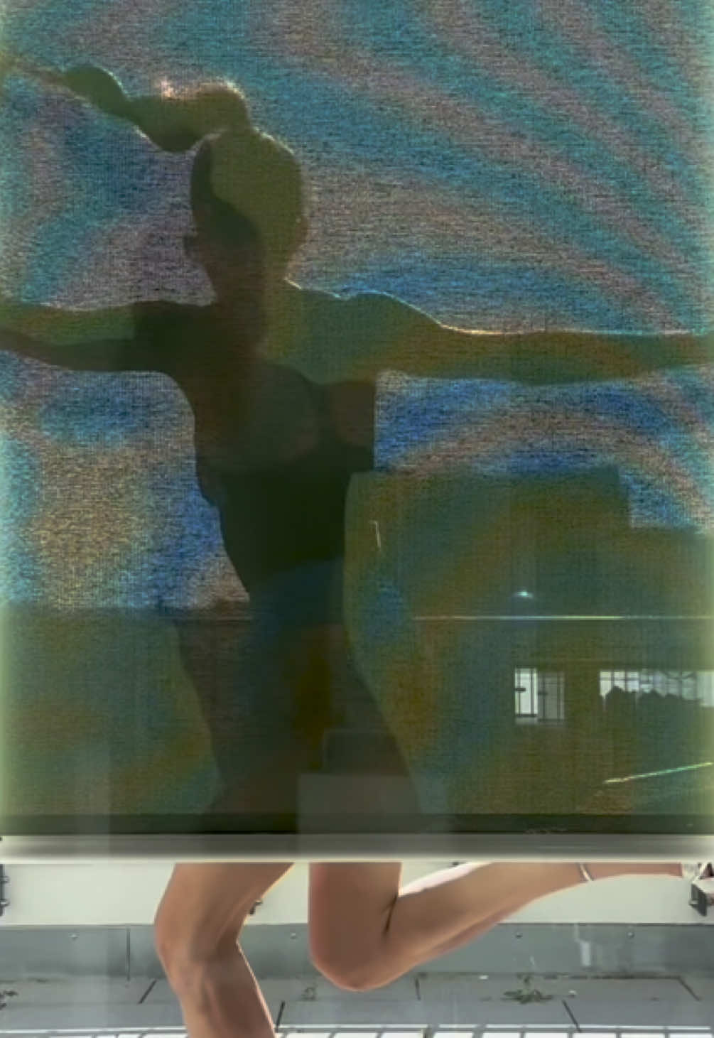 L’éclat féminin dans la lumière  #silhouette #madame #schatten #relfexion #ballet 