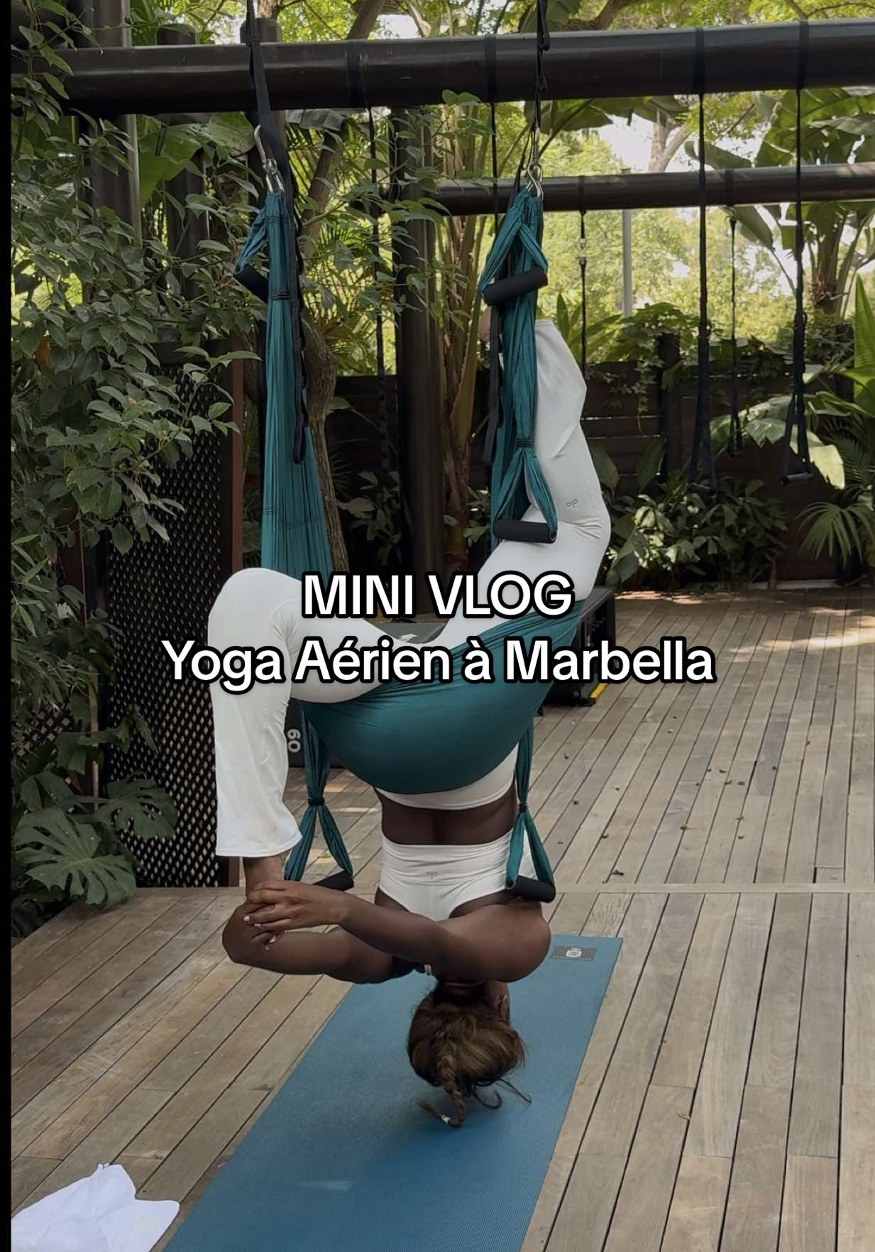 Mini Vlog : je teste un cours de yoga aérien à Marbella ! #holidayactivities 