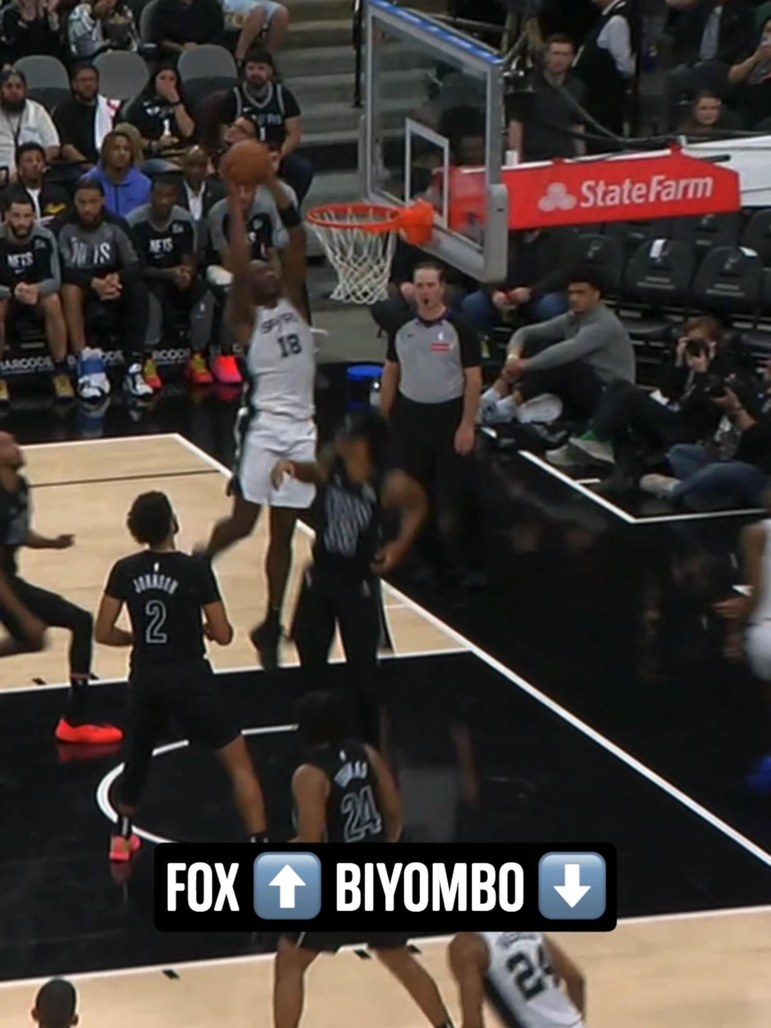 ALLEY HOOP 🎉 #Spurs #NBA #Deaaronfox