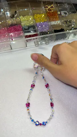 Phone strap with swarovski crystal #swarovski #crystalswarovski #swarovskijewelry #customgelang #promoseruweekend 