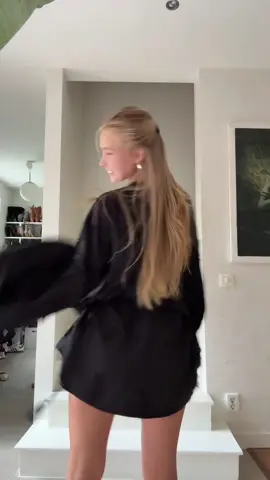 Back in our dancing era? 🌺 This song just makes me so happy so had to make a little dance to it #foryou #oliviadean 