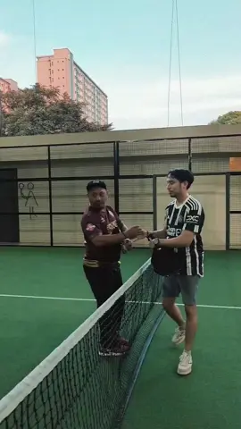 walaupun cuma haha hihi.. yang penting ngumpul mukul2 bola..  #padel #etfc #justenjoymysimplelife #eenteam 