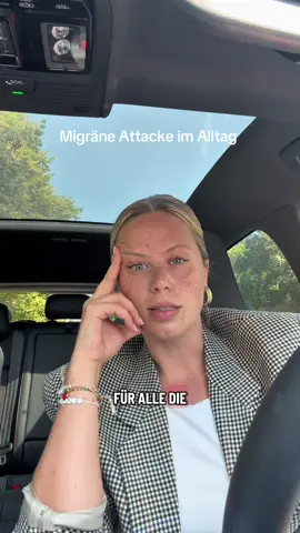nur weil man es der Person nicht direkt ansieht, heißt es nicht dass es nicht schlimm ist. Das Leben geht weiter, wir haben ein Leben und einen Job dem wir nachgehen müssen und wollen - die Migräne nimmt da leider keine Rücksicht, daher muss man es nehmen wie es kommt und lernen es zu Händeln. Es hilft enorm wenn man dabei nicht verurteilt wird.. please be kind. Auch bei einer „nicht überhebenden 7,5/10 Migräne“  #migraine #bekind #migräne #chronicpain #chronicillness 