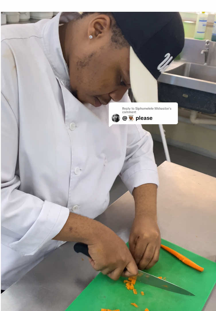 Replying to @Siphumelele Mkhasibe how did I do??😭😭#FoodTok #onionchallenge #culinary #fyp #chef 