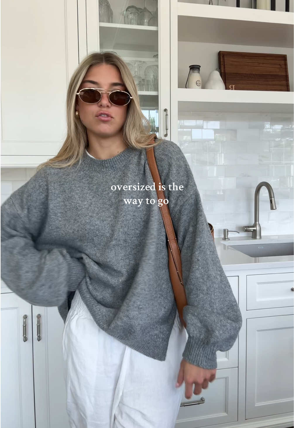 i can’t remeber the last time I bought a sweater in my actual size ☁️ #sweater #falloutfits #oversizedsweater #summertofalloutfits 