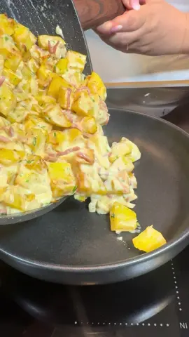 30 Kindergerichte ohne viel Gedöns. Ihr braucht: 500g Kartoffeln  1 Ei 1 Parmesanstück  250 Kochsahne  80g schinkenstreifen oder würfel Kräuter eurer Wahl  Salz, Paprikagewürz #familienküche #familienrezepte #kindergerichte #kinderrezept #schnellekueche     