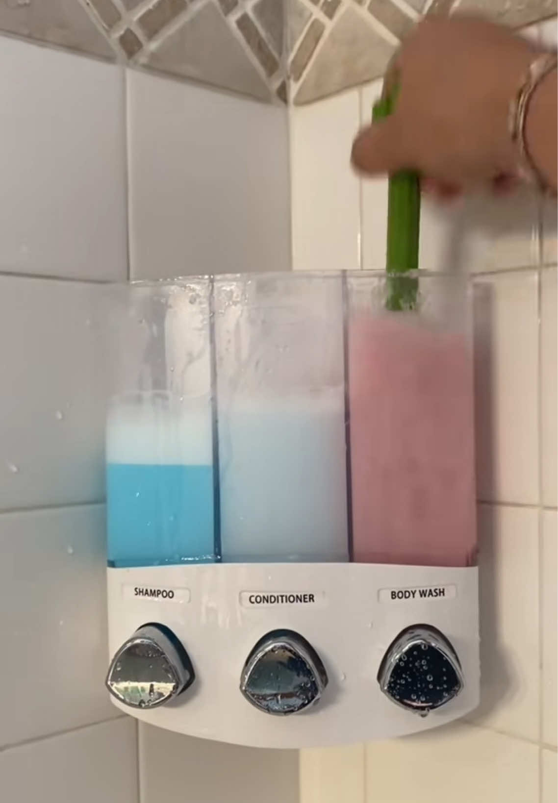 Cleaning and refill my shower soap dispenser 🥰 #scrubbingasmr #restockasmr #amazonfinds #CleanTok #showertok 