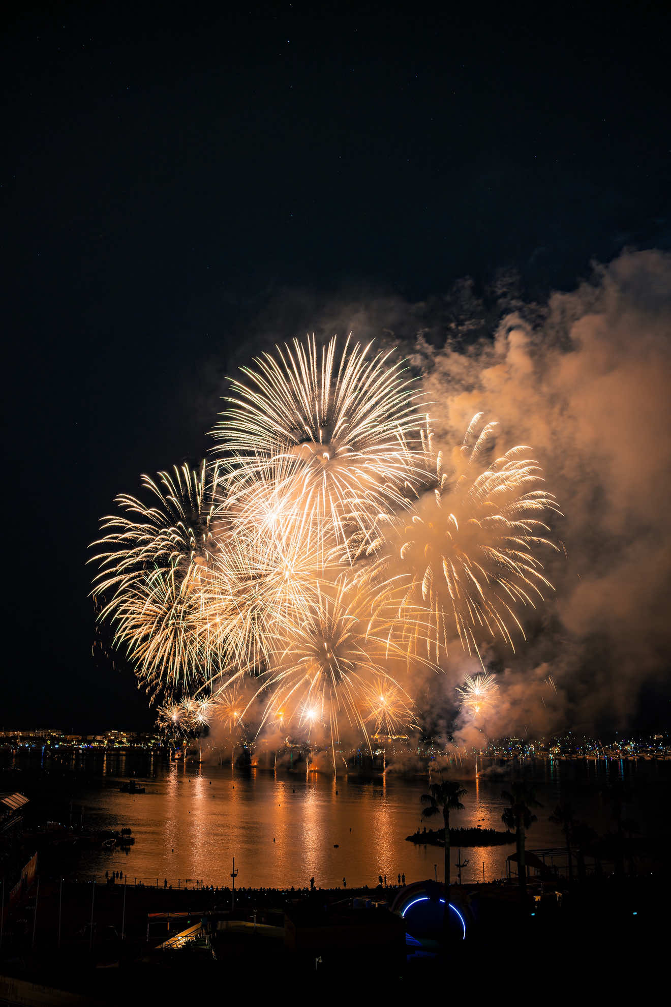 « Le plus beau feu de ma vie »… et vous, prêts à vous prendre une claque de magie ? 😎✨🔥🎇 📅 Dimanche 24 août ⏰ 22h00 💥 Dernier feu hors compétition du Festival d’Art Pyrotechnique, ça va briller ! ✨ #Cannes #CotedAzurFrance #RendezVousACannes #FestivalPyrotechnique 