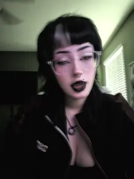#gothgirl #alt #wlw #emo #goth 