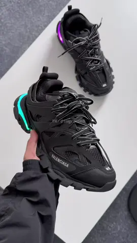 #balenciagatrack #luxurylife #mensfashion #fashiontiktok #sneakerhead 