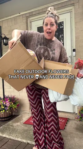 These UV resistant flowers look so real, never fade in the sun, and can be reused for years — the easiest way to upgrade your porch for fall. #fallporchdecor #outdoorflowers #fauxplants #seasonaldecor #uvresistant 