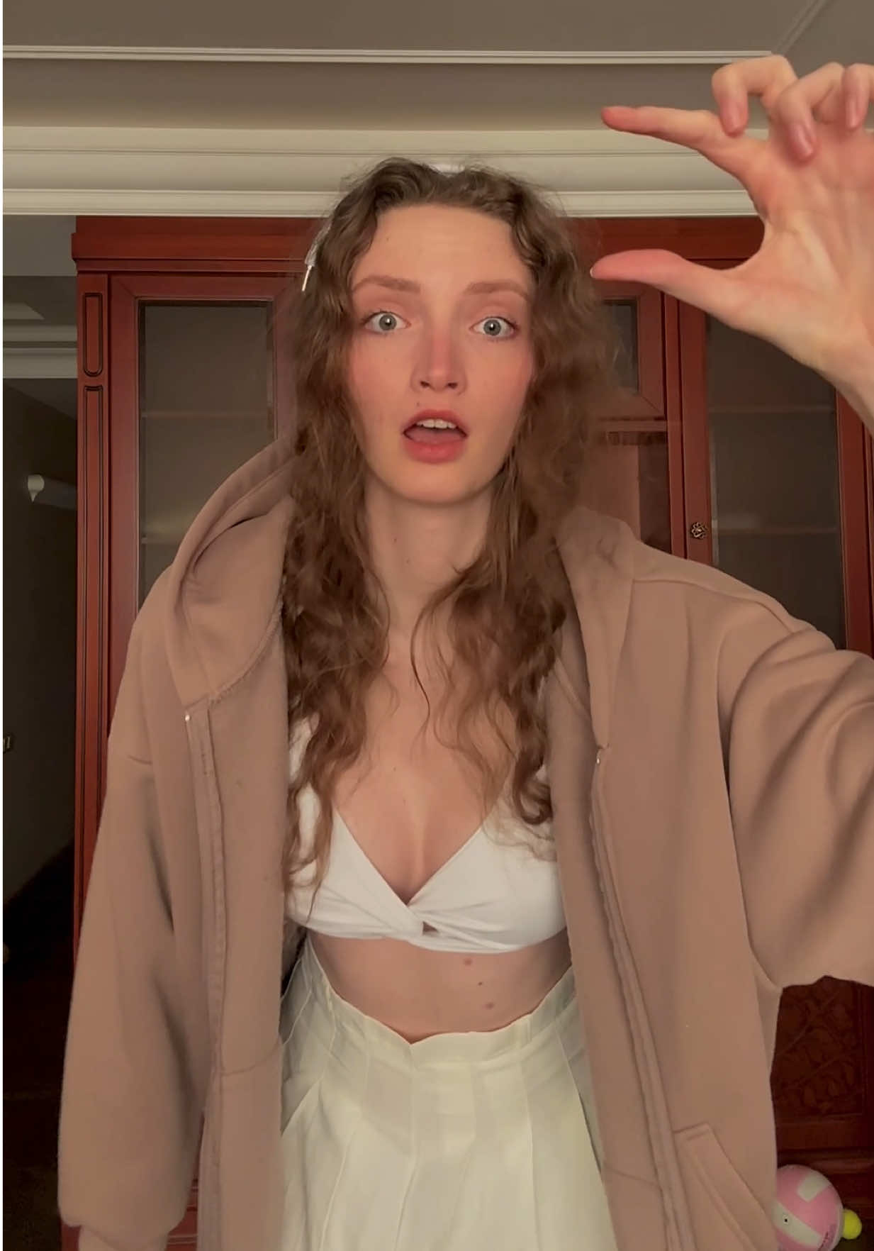 Giant Hoodie Check #tallgirl #hoodie #outfit #hands #skirt 