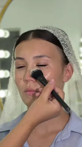 Ещё одна счастливая невеста доверила мне свой образ 👰💍 Обожаю подчеркивать природную красоту и делать так, чтобы в этот день она чувствовала себя самой красивой 🌸
