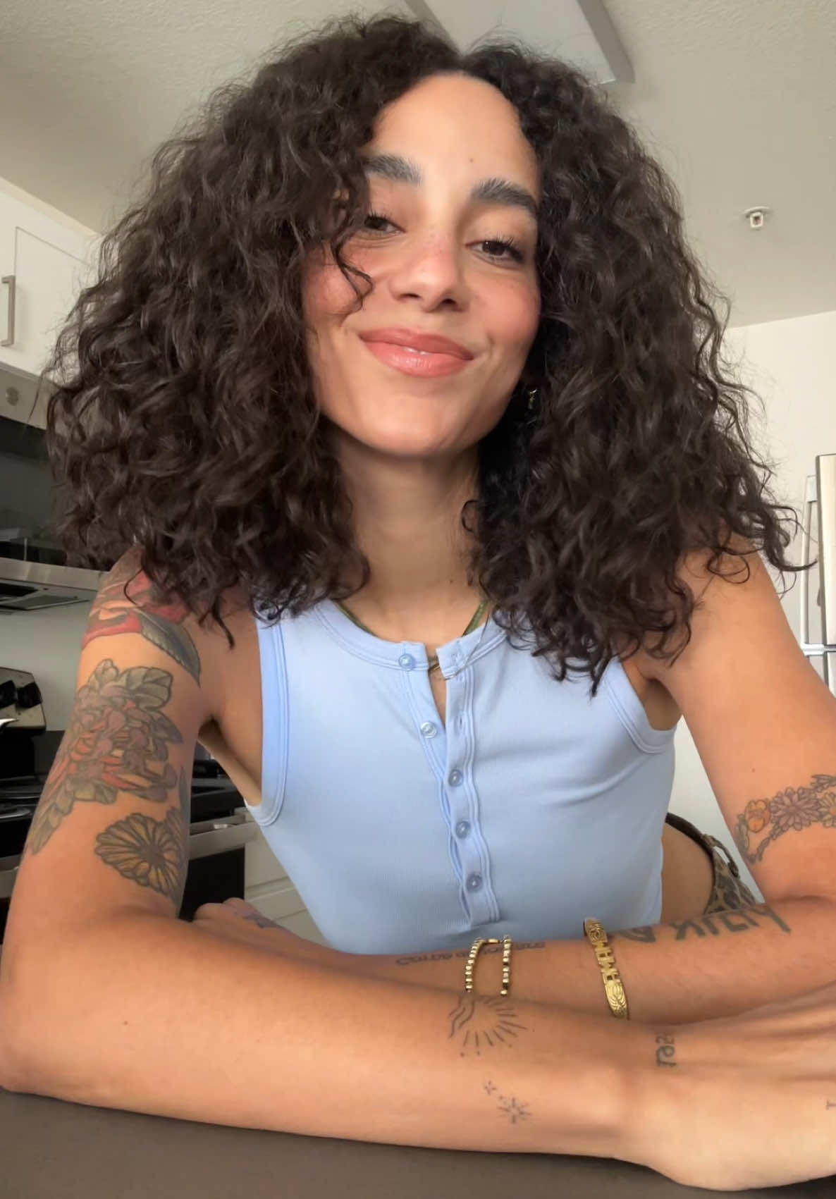 Hair wash days call for a transition video ☝🏽✨ ( transition inspo: @t ) #curlyhair #curlyhairroutine #curlyhairstyles #supportneedsmom #divorce #autisticcreator #audhdmom  #wlw 