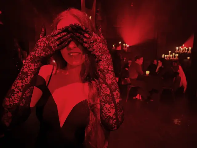 ✨ @Masquerade was beyond words! The attention to detail at EVERY TURN, performers were so deeply immersed in their roles it felt like stepping into the plot itself! Absolutely breathtaking. Can’t wait to see what Webber is cooking up next… 🎭💫  It is a no-phone-allowed event, so unfortunately I only can show you the after party! Which I fully did not believe was an actual bar at first because I was so immersed by it all- I thought it was just a fun exit room…  #Masquerade #NYCTheatre #phantomoftheopera #MasqueradeNYC #andrewlloydwebber 