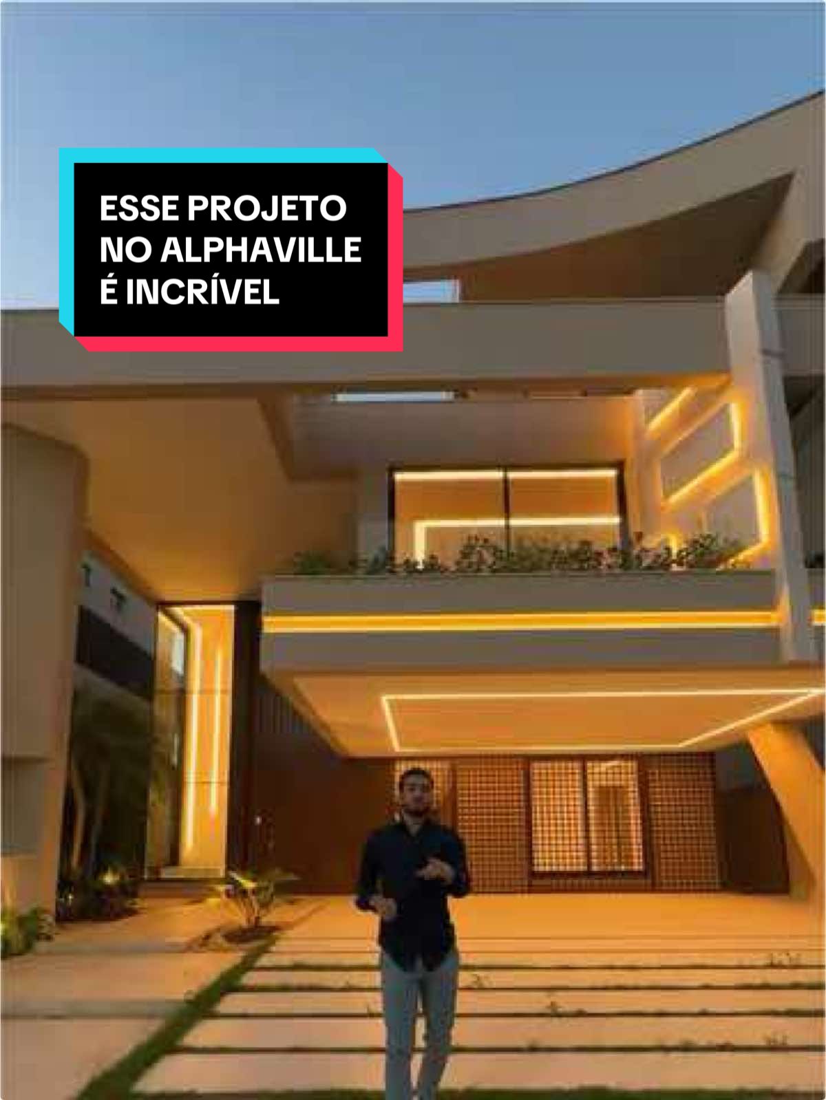 O projeto de iluminação dessa casa no Alphaville Barra vai te surpreender 😉 🛏️4 suítes | 📐580m² de área construída | 💰R$16.500.000,00  #fy #fyp #mansao #imobiliaria #riodejaneiro 