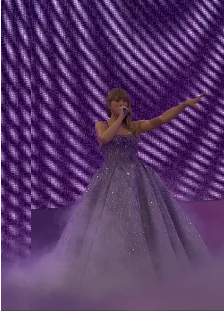 THE DRESS WE DIDNT NOT SEE FOR LONG ENOUGH. #foryoupage #fyp #ts vc: snxhaa_!