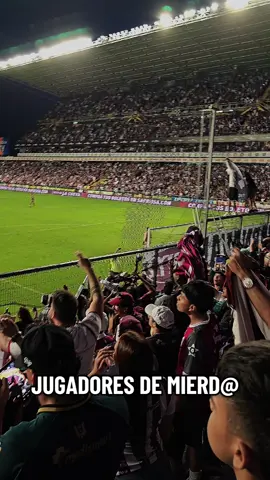 #paratiiiiiiiiiiiiiiiiiiiiiiiiiiiiiii #costarica🇨🇷 #saprissa🇨🇷💜🤍💜🤍💜🤍🤗  Pongan 🥚🥚 No caminen en la cancha!!! 