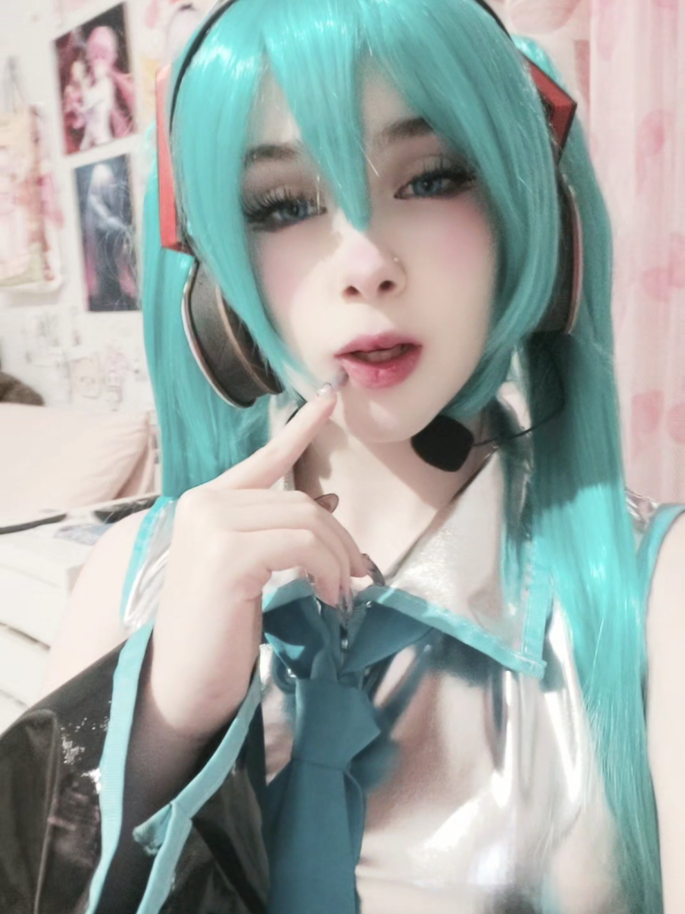 sorry if this video isn't the best I have to cosplay again and make videos,and ignore the lip filter :'> #Cosplay #hastunemiku #mikucos #vocaloid #foryoupage 
