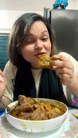 হালকা চর্বি আছে ওই মাংসগুলো খেতে বেশি মজা😋