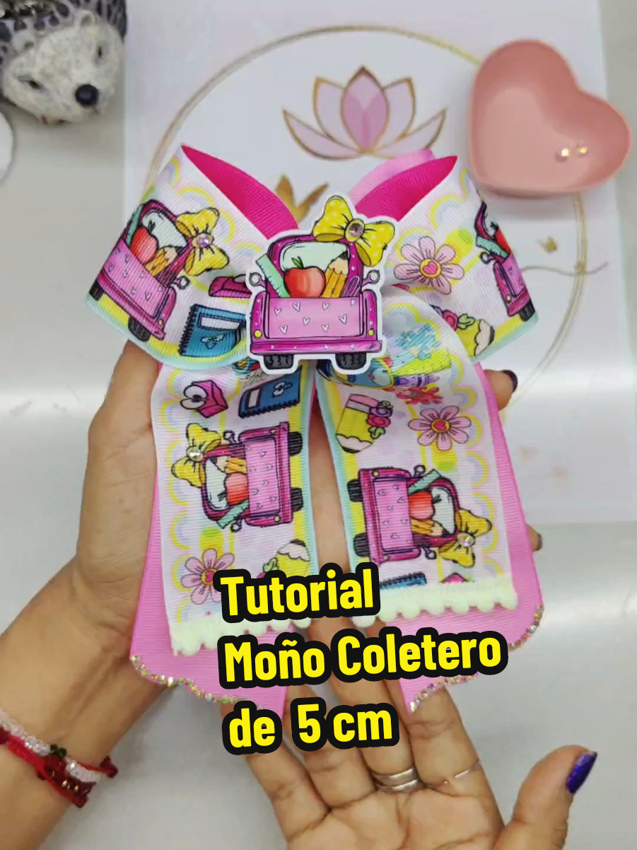 Me encanta hacer moñitos bonitos y más si es con listines tan lindos calidad @Materiales Bezoli super recomendada 🫶✨👌 #Moñosconliston #ProveedorConfiable #moñosbonitos #tutorialesdemoños #tutorialesdelazos 