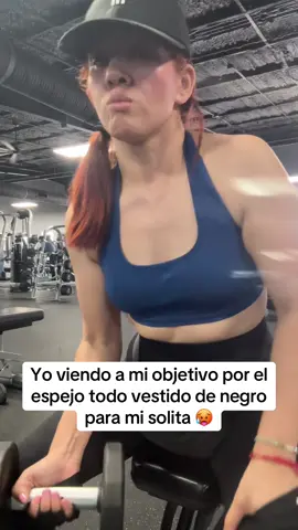 Yo viendo a mi objetivo por el espejo todo vestido de negro para mi solita 🥵🥵🥵#fy #gym #viral 