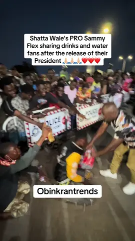 Shatta Wale’s PRO Sammy Flex sharing drinks and water fans after the release of their President 🙏🏼🙏🏼🙏🏼❤️❤️❤️ #fyp #shattawale #shattawaleking #foryoupage❤️❤️ 