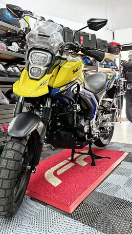 🔥 ¡Motero! Hoy te presentamos la Vistron 160 equipada con todos los accesorios que encuentras en JCBiker’s. ✔️ Defensa de motor ✔️ Pechera ✔️ Slider de mofle ✔️ Parrilla ✔️ Bombas de líquido delantera y trasera ✔️ Protector de cáliper y sensor ABS ✔️ Elevador de cúpula y soporte de teléfono GW ✔️ Protector de tanque antirrayones ✔️ Portalforjas ✔️ Cortavientos ✔️ Protecciones en PPF para farola y tacómetro 💥 Todo lo que necesitas para que tu Vistron 160 esté lista para cualquier rodada. 👉 Encuéntralo en JCBiker’s Medellín #jcbikes #SuzukiVistron #Vistron160 #SuzukiColombia #SuzukiMedellín