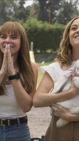 Isabella y Valentina logran ver de lejos a Valentina ¡Y le envían todo su amor! #RegaloDeAmor - lunes a viernes 6:30 pm por Las Estrellas #RegaloDeAmor #telenovelas #drama #serie #series
