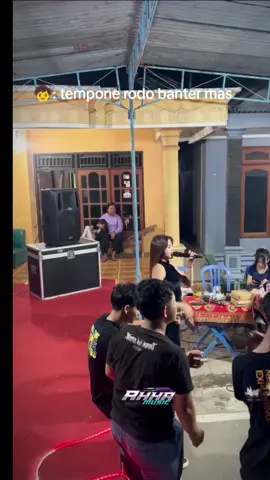 BOJO LORO koyo bojone sing nipung @ahha_musik @farelbudii @gilang_sih  #ngaplakdikit #skobjammepet #fyppppppppppppppppppppppp 