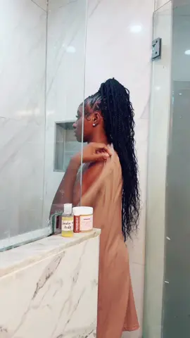 Showers are therapy when you do it the @Melanatedbeautyspa way🧖🏽‍♀️🫧 #softlifeenergy #bodycareroutine #glowingskin #Melanted #SelfCare 