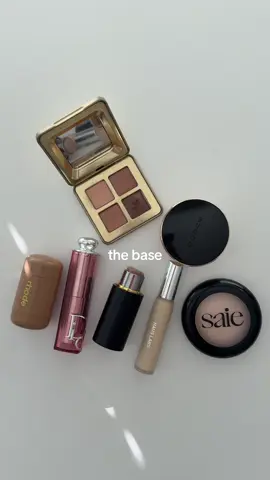 Love a good makeup day🤍 ib @livmanni  products: @rhode skin blush (tan line) @Diorbeauty blush stick (rosewood)  @Hourglass Cosmetics eyeshadow palette (realist)  @Westman-Atelier contour stick (biscuit)  @Haus Labs by Lady Gaga concealer (2)  @Saie sliptint setting powder (1)  -suqqu the foundation (210) #glowymakeup #makeupproducts #dewymakeup 