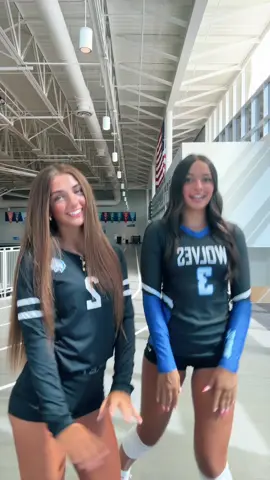 hey szn 💙💙 #fyp #vball #twin #duo #dance 