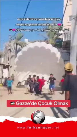 🇵🇸 Gazze’de Çocuk Olmak Soykırımın gölgesinde bile umutlarını kaybetmeyen çocuklar… 💔 Gazzeli minikler, havadan bırakılan yardım paraşütlerini oyuncağa çevirerek gülmeye çalışıyor. #Gazze #ÇocukOlmak #Filistin #GazzeDirenişi