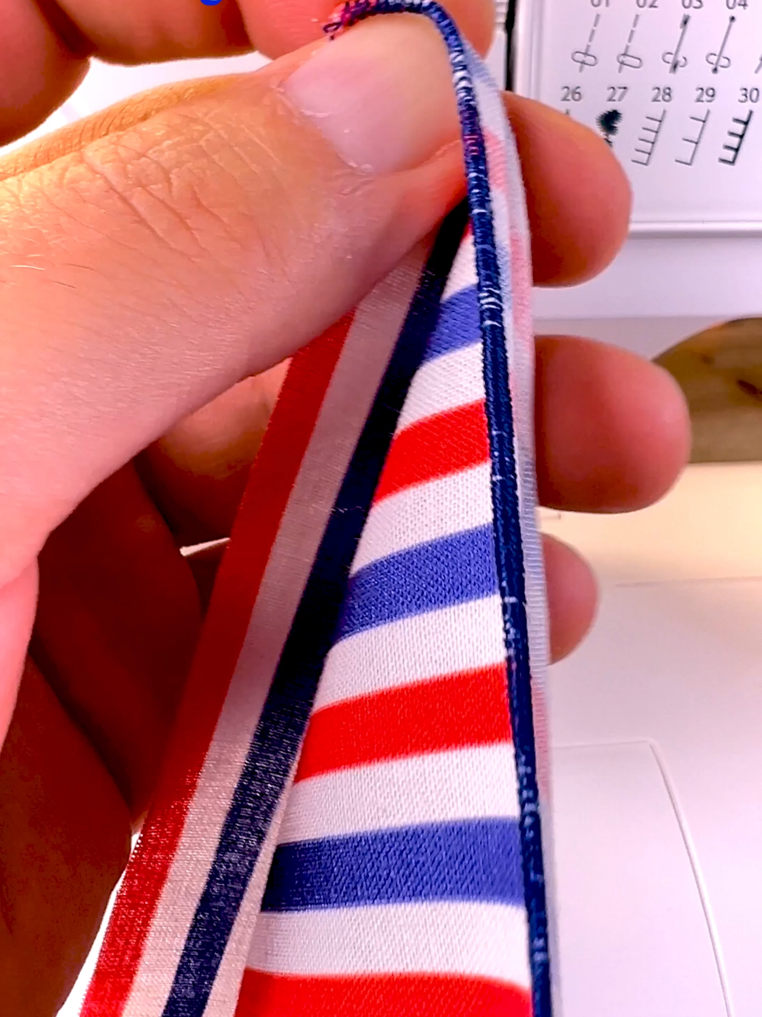La façon classique de faire un roulotté à la surjeteuse !