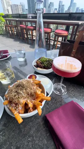 Brunch with a view 🤝🏼🇨🇦 #toronto #brunch #trending #fy #traveltok 