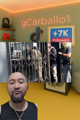 Fuerte operativo en lynwood, California, en una barbería, tratando de abrir La puerta a como dé lugar y amenazándolos, ¿de qué van a ir por su familia #ice #lamigra #raza ##latinos #lynwood 