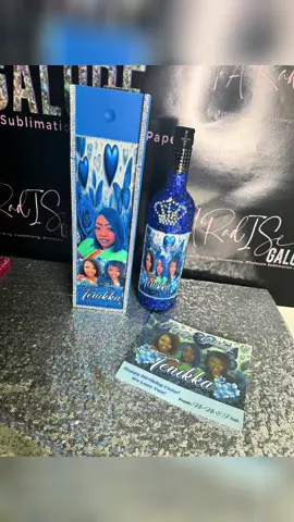 Custom wine bottle & wine box 💙🤩 makes the perfect gift 🎁 order yours at www.paradisegalore.com • • #custombottle #customwinebottle #customprinting #printshop #foryou
