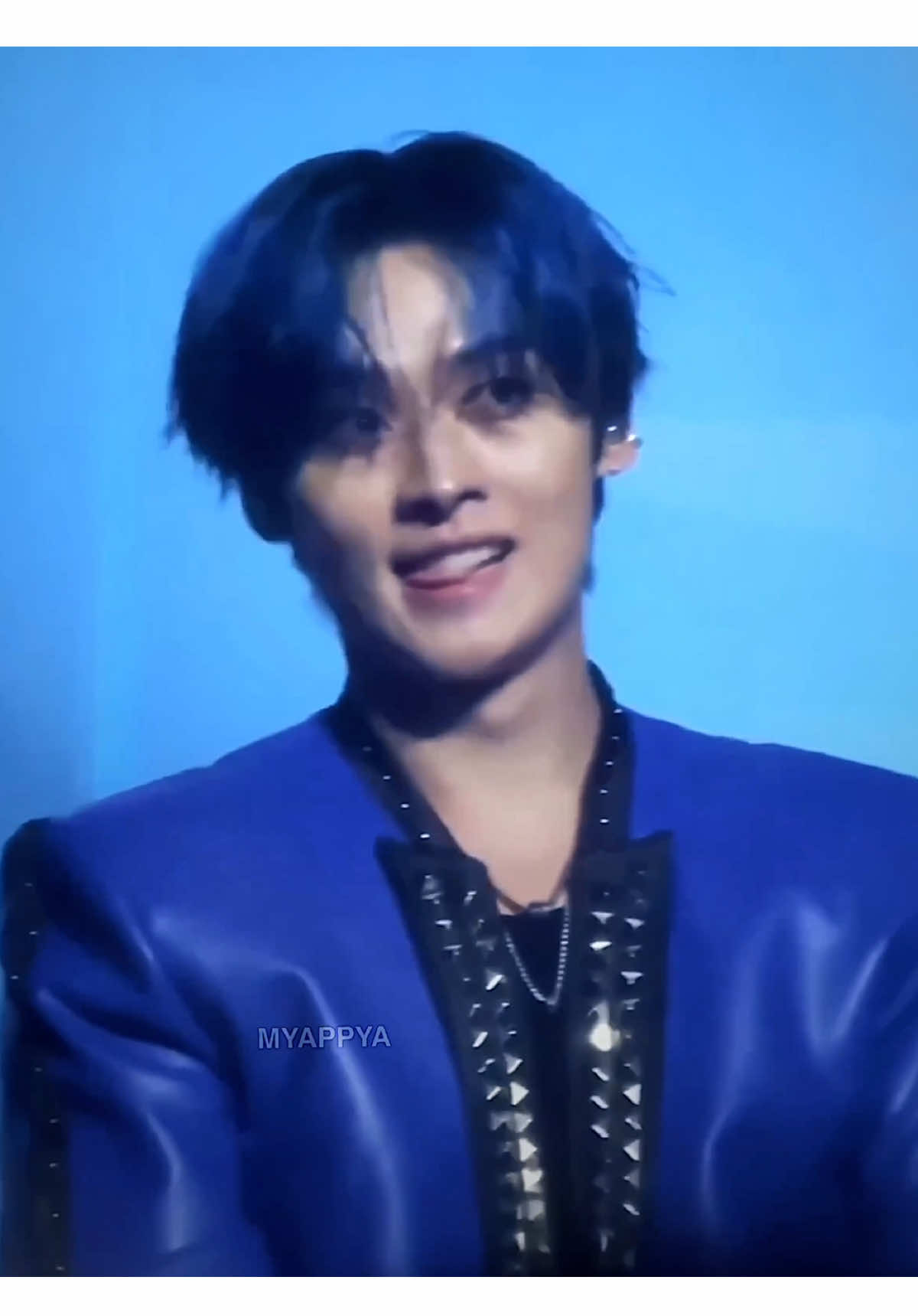 blue hair, eyeliner, and pronouns… my linos has gone woke 💔 #leeknow #leeminho #leeknowedit #straykids #straykidsedit 