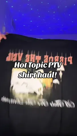 a PTV shirt HATESS to see me coming @hottopicofficial @Pierce The Veil #sponsoredbyHT #HTFxAugustMustHaves #piercetheveil #ptv #ptvfan #ptvgirlie #aflairforthedramatic #icanthearyouworldtour2025 #sofarsofake #hottopic #foryou 