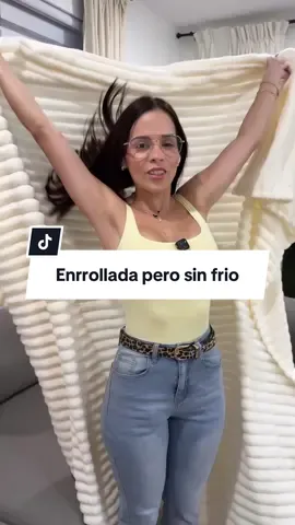 Es calientita y súper acolchadita y lo mejor no bota pelusas. La mía es la medida XL #blanklet #cozyseason #cobijas #cozyblanket #tiktokshopcreatorpicks 