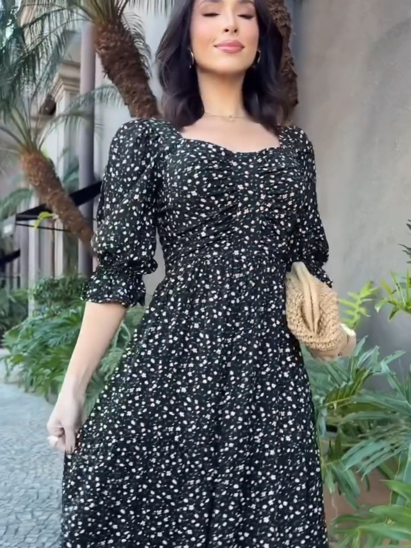 Vestido R$ 150,00 Veste 36-38-40-42 Tecido viscolinho moda evangélica Marllen by Flor de Mulher moda cristã. Olá tudo bem!? Pedidos e informações são feitos exclusivamente pelo WhatsApp https://wa.me/5581988510113 (81) 9 8851-0113 Enviamos para todo Brasil. Para garantir sua segurança, recomendamos que solicite uma VIDEOCHAMADA no primeiro contato e confirme que está falando com uma das nossas consultoras de vendas. Evite cair em golpes. #modaevangelicavarejo #modafeminina #oferta #promoção #vestido