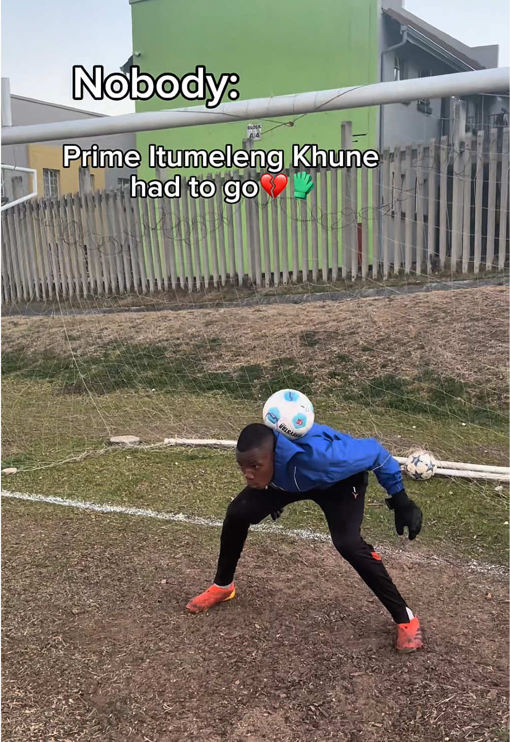Prime Khune was Something else 😭🔥🧤 w/ @Christlike_sean #goalkeeper #itumelengkhune #ronaldo #soccerchallenge 