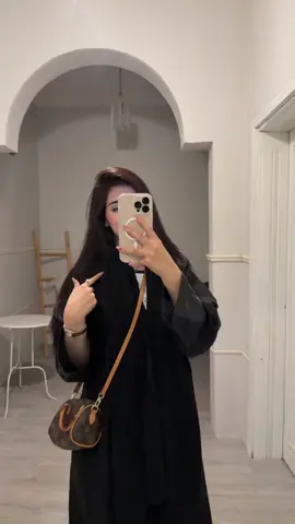 مغررررم 💕💕🥺🥺الشنطه ي بنات تحفه اخذتها من هنا @نيلان تجننن ناعمه مرا 😫💕💕