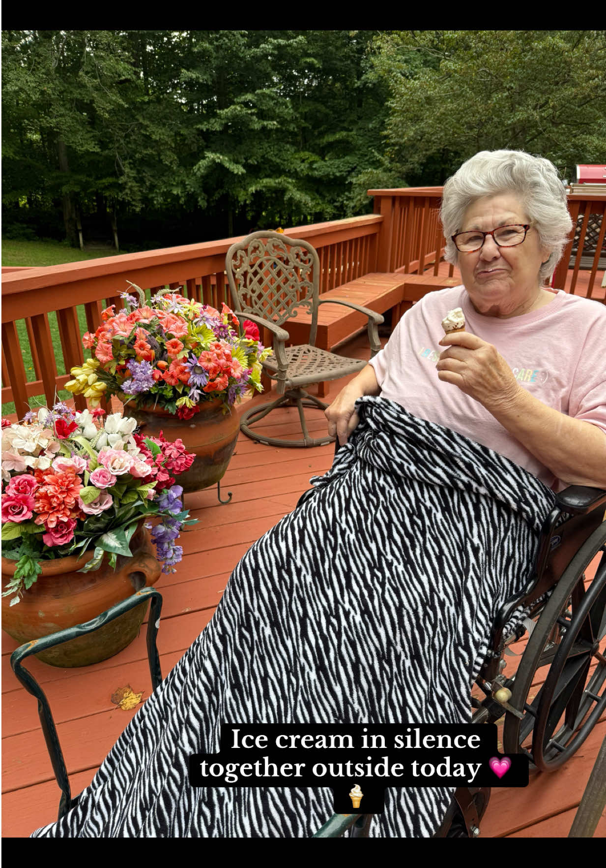 Took a lot to get her outside and we only stayed out there for 20 minutes but it was worth it to see her enjoy an ice cream in the fresh air 💗🍦🍃 #grandparents #dementia #Love #icecream 