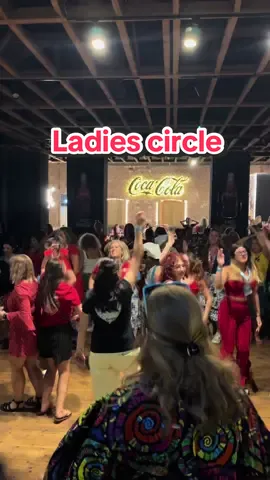 Ladies circle, varianta feminină a mesei rotunde, au umplut ringul de dans la Berărie.  #fyp #restaurant #food #horeca #brasov 