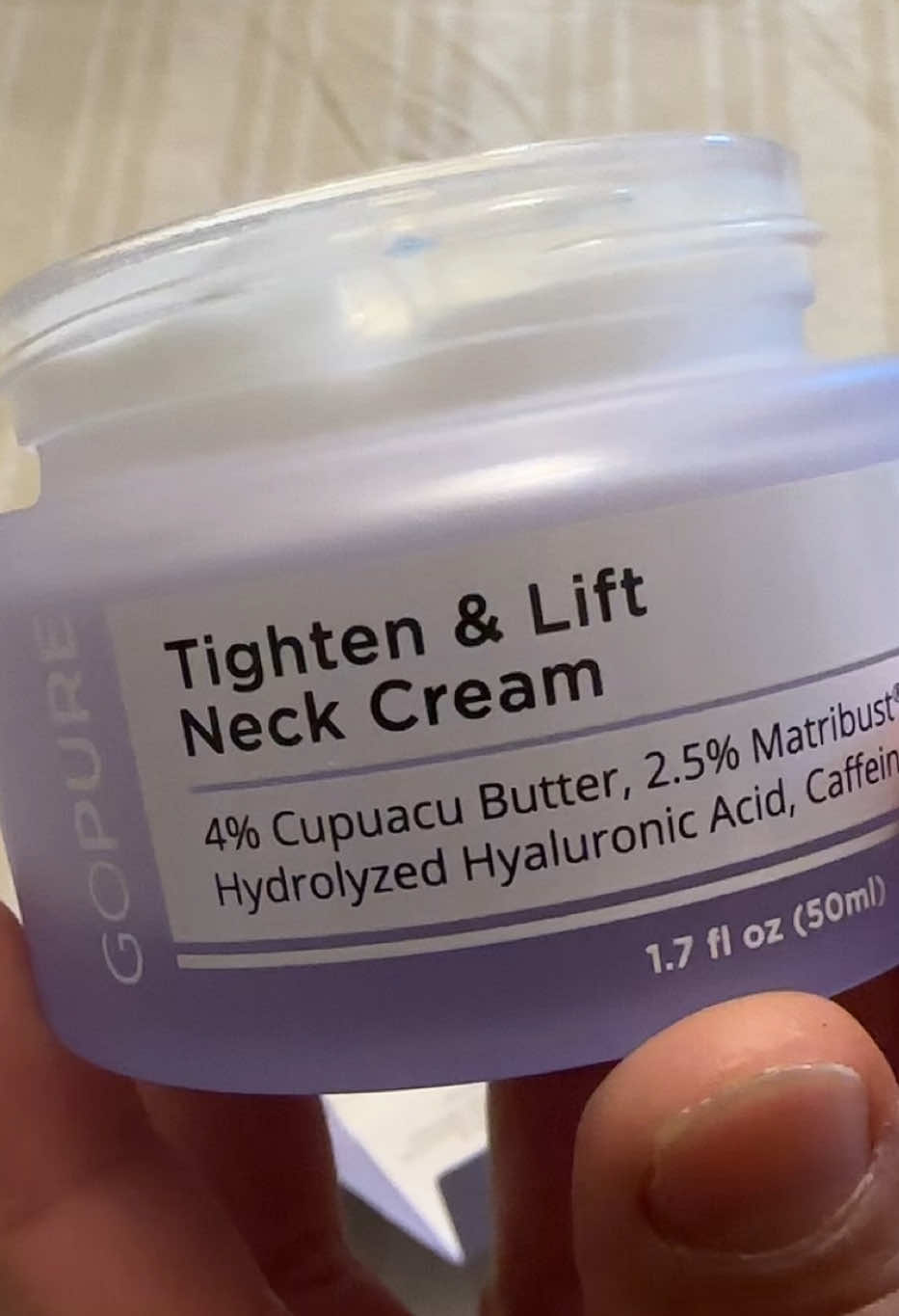 #gopure #gopureneckcream #gopurebeauty  La crema Go Pure firming neck cream ha llamado la atención por sus Caffeine afirmaciones de reafirmar y rejuvenecer la piel de la zona del cuello y el escote. Los usuarios generalmente informan que la crema tiene una textura suave y liviana que se absorbe rápidamente en la piel sin ser grasosa. Algunos encuentran que ayuda a mejorar la textura general de la piel de su cuello, haciéndola sentir más suave e hidratada 
