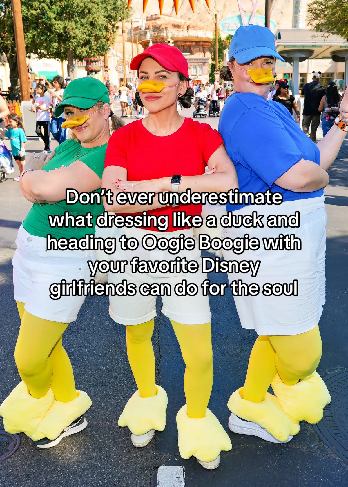 Don’t ever underestimate what dressing like a duck and heading to Oogie Boogie with your favorite Disney girlfriends can do for the soul  @Brittany @magicvacationsbymegan  #disneycosplay #oogieboogiebash #oogieboogiebash2025 #disneyparks #disneylandcalifornia 