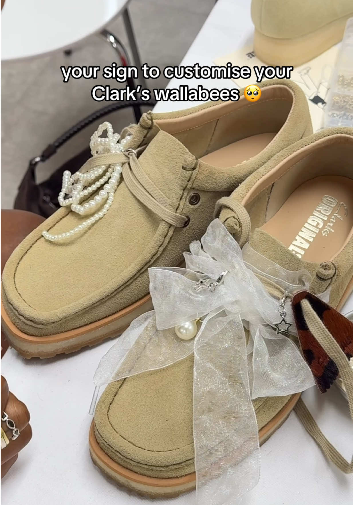 Customising Clark’s wallabees and checking out the new collection. Obsessed 😍😍😍 #fyp #wallabees #clarksoriginals #clarkswallabees @Clarks Originals 