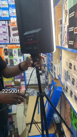 💡 *Illumine ton contenu comme un pro !*   Projecteur LED PL-48 + Trépied – *super puissant*, idéal pour vidéos, photos, live & makeup 💥   📸 Réglable, solide et livré avec support   🔥 En promo à *22 500F* pour quelques jours seulement !   📍*JT Store – Marché Central Yaoundé* #PL48 #ProjecteurLED #LumièrePro #RingLightCameroun #TiktokCameroun #CréateursDeContenu #LumièreStudio #PromoYaoundé #JTStore #AccessoireTikTok